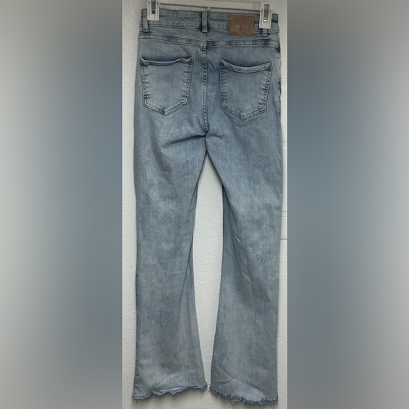 Zara High Rise Slim Fit Straight Leg Jeans in Light Blue Acid Wash - Picture 2 of 11